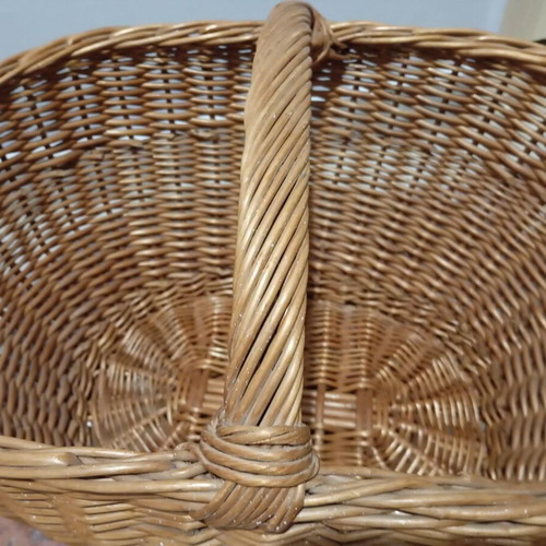 Vintage large wicker basket like new