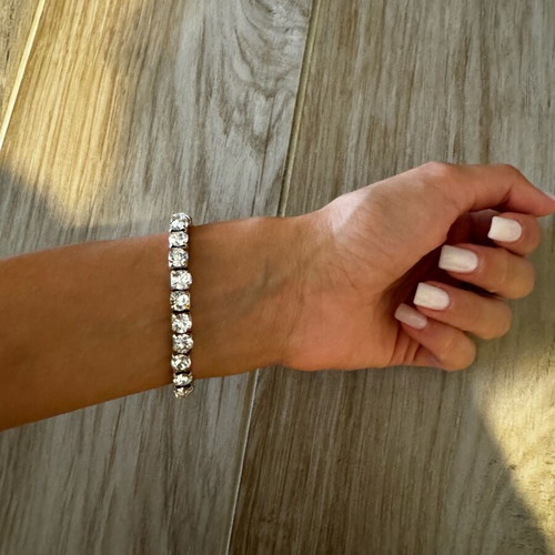Elastic bracelet with stones new, white