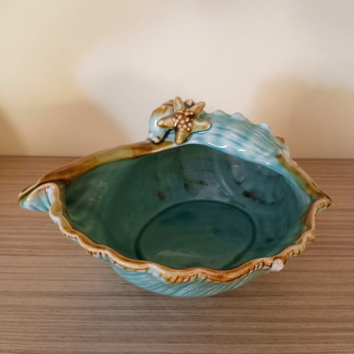 Ceramic decorative bowl in seashell shape, like new