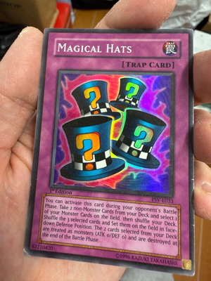 Yu-Gi-Oh Magical Hats gold card used, 1st edition