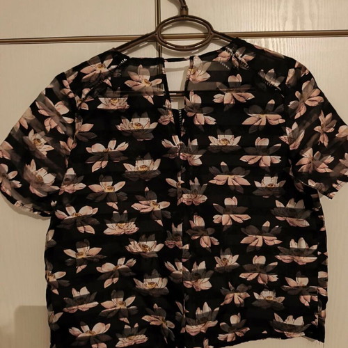 Floral t-shirt with stripes like new, see-through, size M