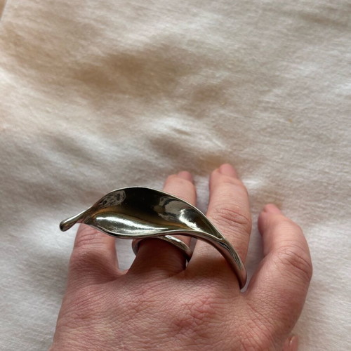 Ring in the shape of a tree leaf like new