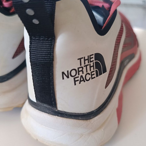 The North Face W VECTIV INFINITE trail running shoes like new, women size 40, white pink