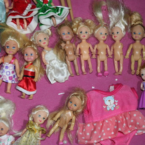 Dolls and small toys used, pack N11