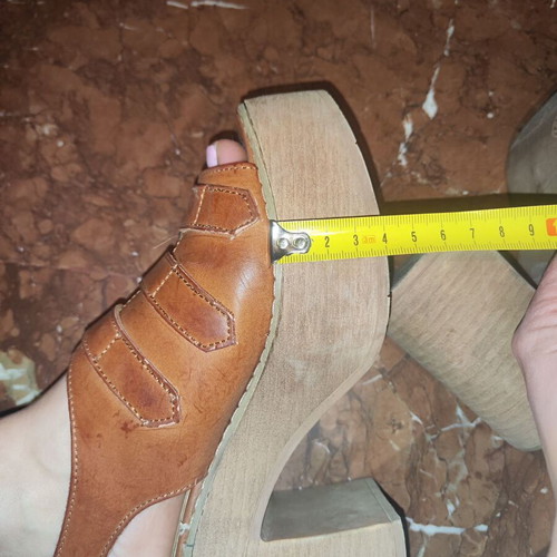 Summer tan pip toe sandals like new, size 36