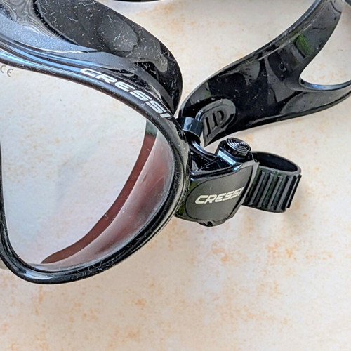 Cressi silicone frameless diving mask, black, small internal volume