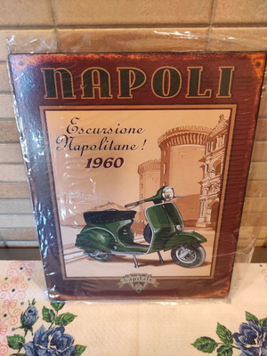 Πινακάκι κρεμαστό σιδερένιο VESPA Napoli 1960 καινούριο 26x20 εκ.