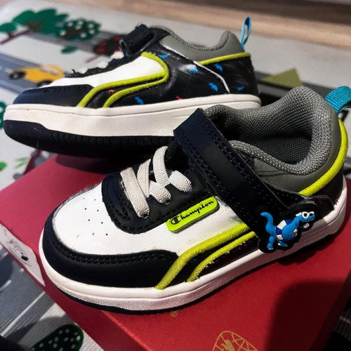 Baby shoes size 22 like new, Champion, Skechers, Clibee