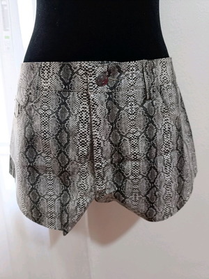 Γυναικείο κοντό παντελόνι snake print Pimkie καινούργιο Medium