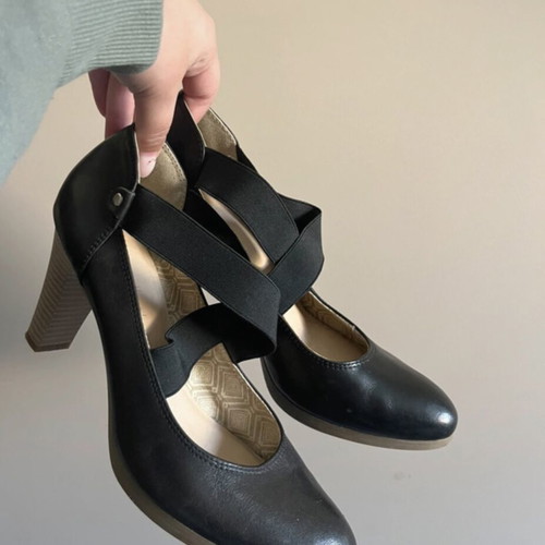 Pumps Excellent black size 40 like new with elastic strap and block heel