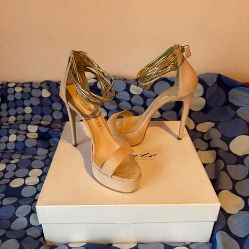 Sante sandals like new, size 39, pink suede with gold laces