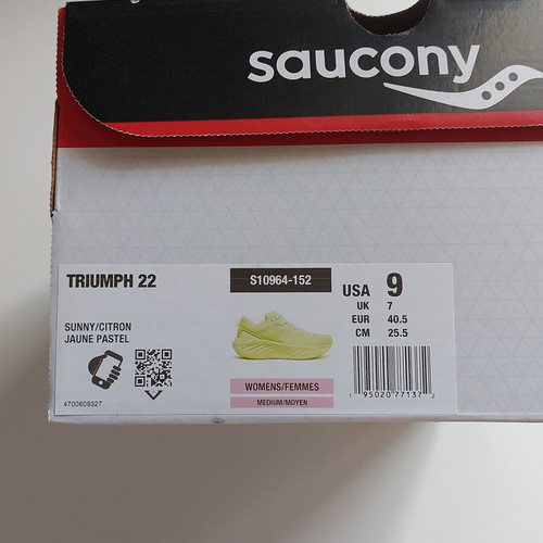 Saucony Triumph 22 running shoes used, size 40.5, yellow