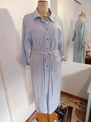 Linen dress like new in white and blue, size XL-XXL