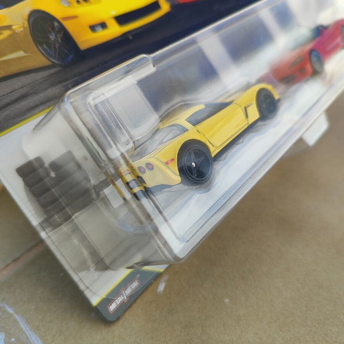 Hot Wheels Premium 2-Pack: 2012 Corvette Z06 & 2003 Dodge Viper SRT-10