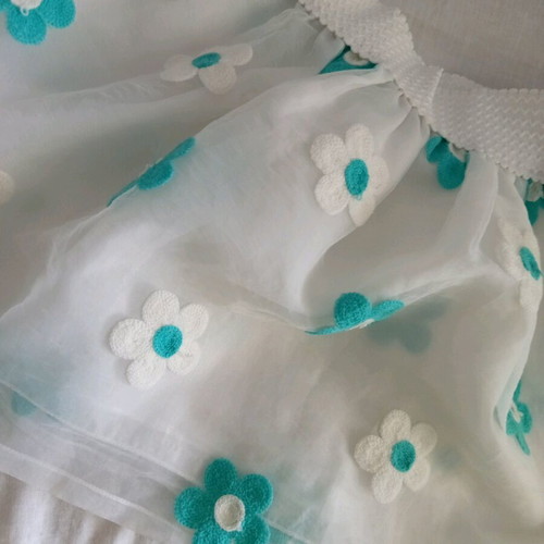 Skirt new with embroidered flowers, size XS, white