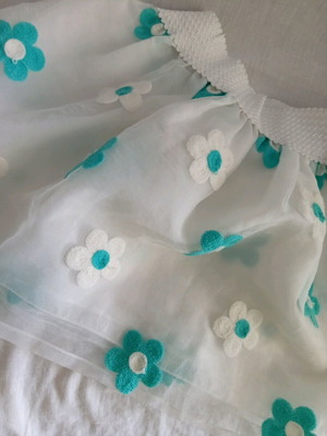 Skirt new with embroidered flowers, size XS, white
