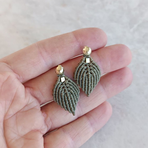 Macrame earrings like new, green