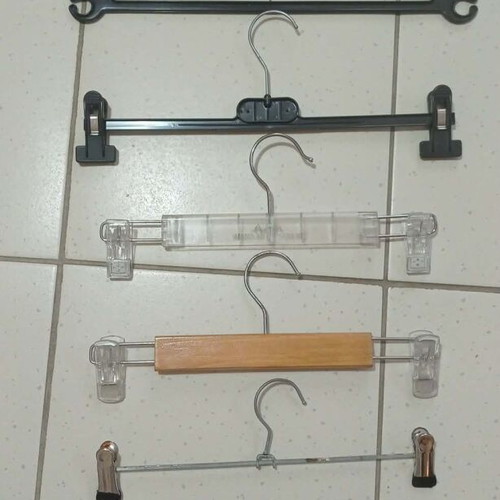 Hangers like new, pack of 1,500 for clothing stores