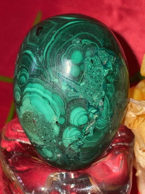 Malachite egg new, solid with beautiful patterns