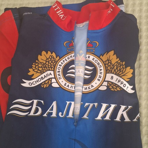 Men's cycling jersey large like new with large neck zipper and 3 back pockets