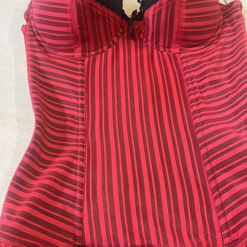 Bustier red and black with ruffles like new, size S