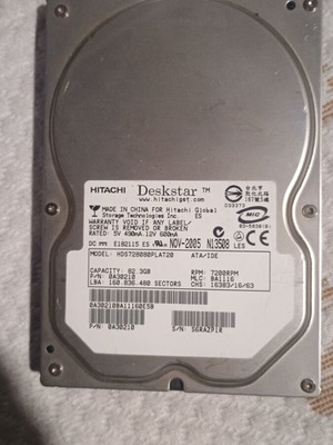 Hitachi IDE твърд диск 80gb употребяван работещ форматиран