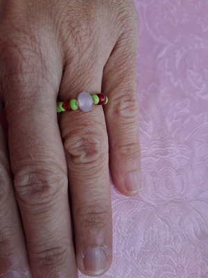 Elastic ring with decorative beads