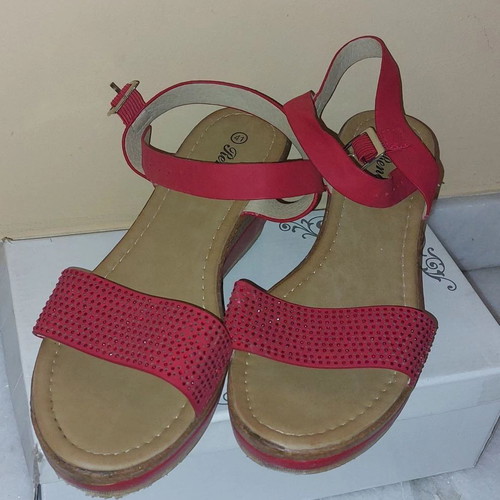 Red platform sandals like new, size 40