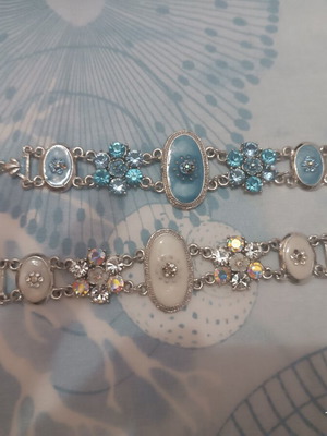 Set of 2 women's vintage style bracelets, blue and white
