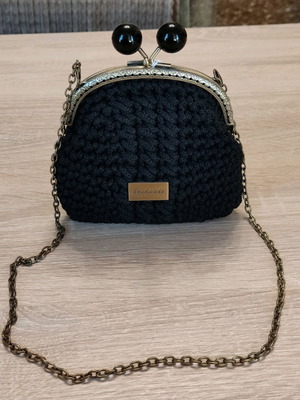 Knitted click-clack bag with beads and thin chain, new