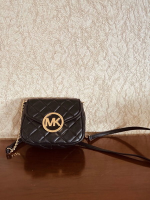Τσαντάκι Michael Kors χιαστί μαύρο σαν καινούργιο