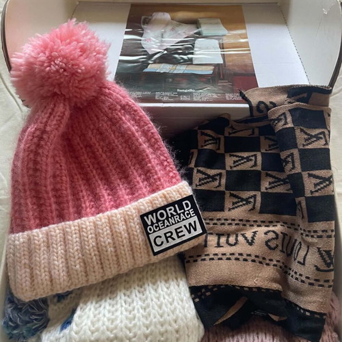 Winter hats and scarves set like new, colorful, size M