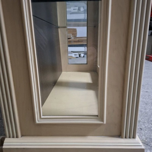 Showcase like new, height 196 cm, glass shelves