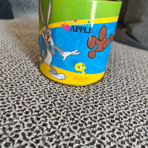 Looney Tunes storage box like new
