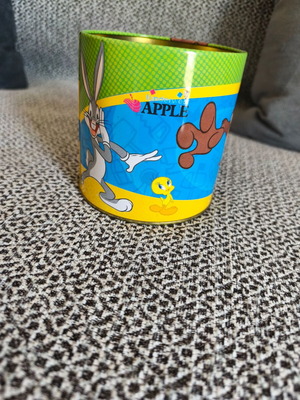 Looney Tunes storage box like new