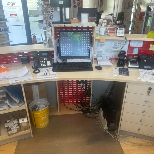 Reception desk like new, ideal for customer service point