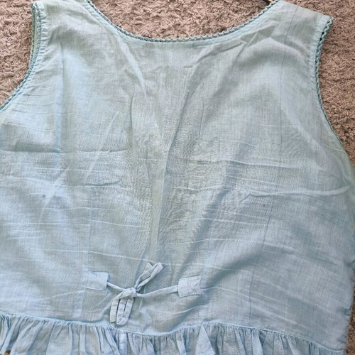 Sleeveless shirt like new, size Medium, blue-turquoise