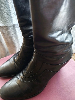 La Soffitta di Gilda leather boots size 39 like new, black