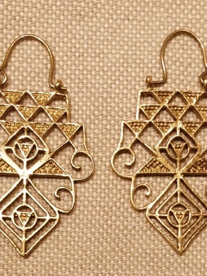 Earrings in archaic style