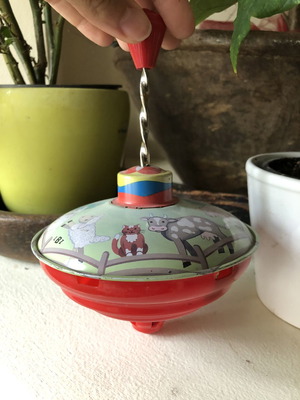 Τσίγκινη σβούρα μεταχειρισμένη, παλιό τσίγκινο παιχνίδι