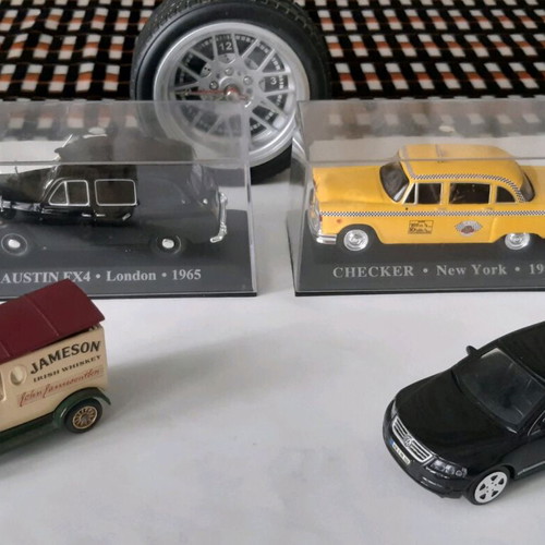 Car and taxi miniatures used, set of 4 pieces