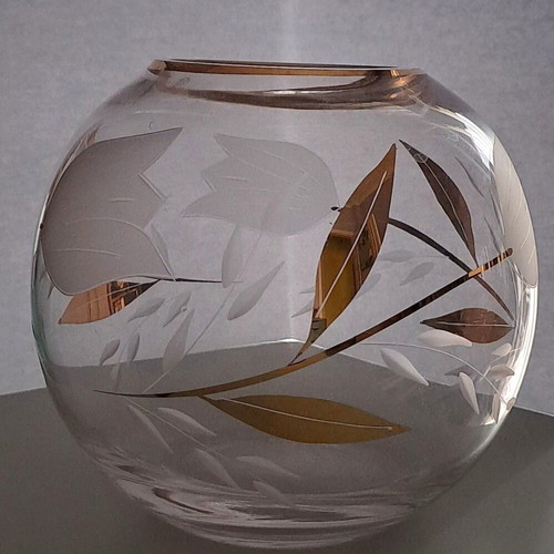 Glass vase with gold decoration like new