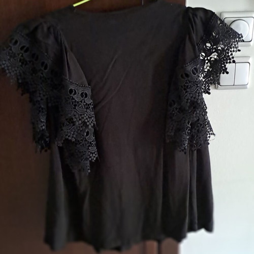 Summer blouse with lace black, like new, fits S & M