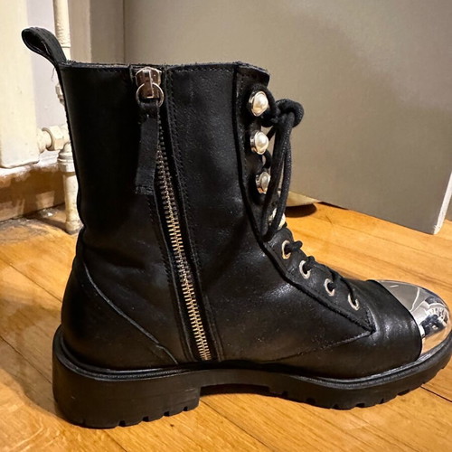 Zara boots used with pearls and front mirror, black size 40