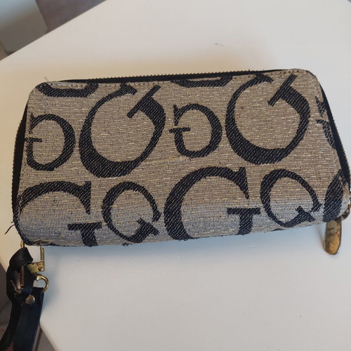 Guess wallet like new with zipper and wrist strap