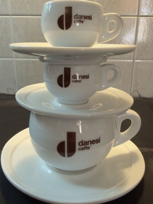 Danesi Caffe collectible cups like new, set of 3 with saucers