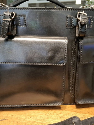 Leather envelope bag used, good condition