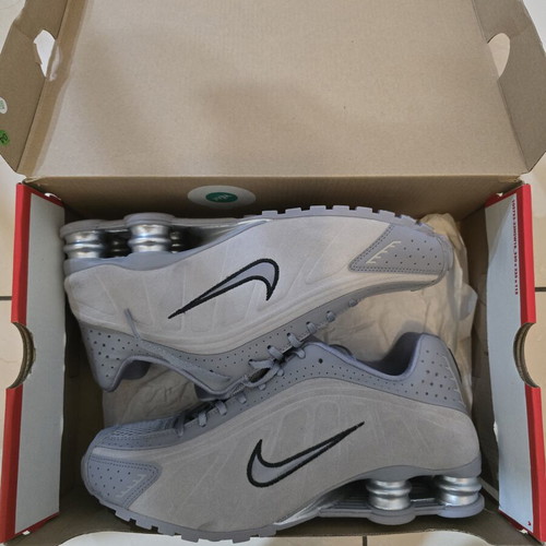 Nike Shox R4 shoes like new, size 42 with box