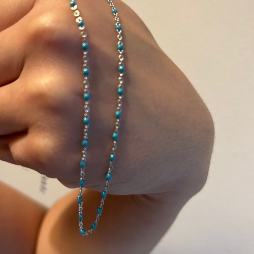 Delicate necklace new with blue details