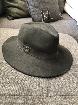 Guess by Marciano wool hat like new, black, size 56 cm